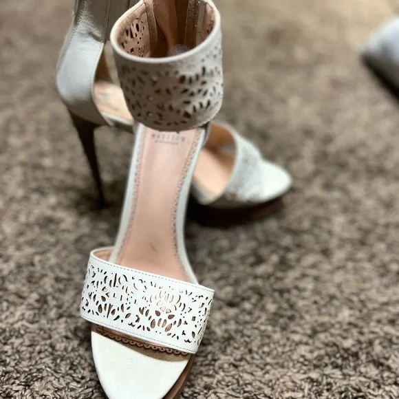 All white 7.5 Madison 6in high heels - Picture 3 of 4